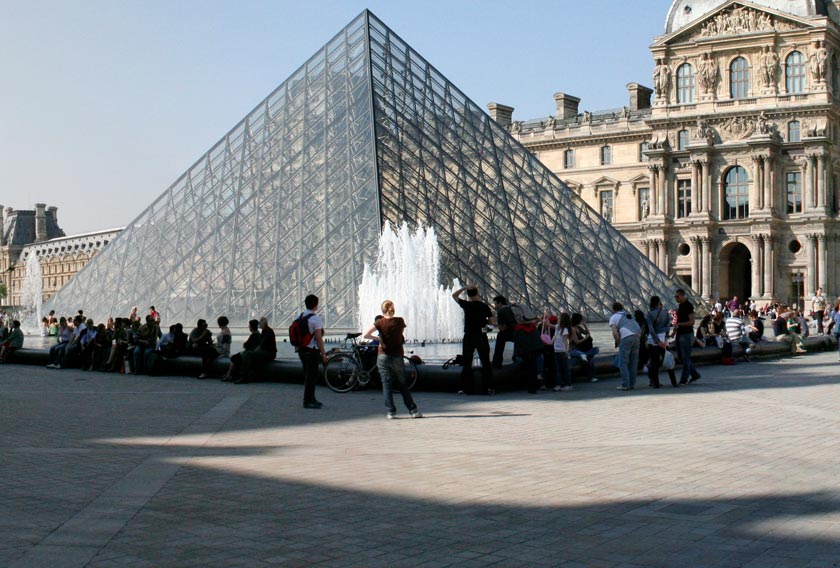 Parvis du Louvre