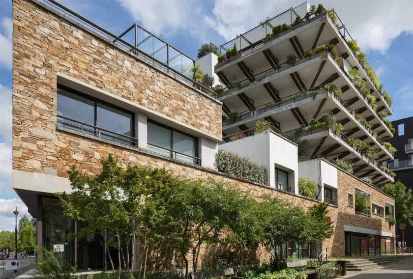 Gneiss de Saint Yrieix pour un bâtiment singulier sur l’Île de Nantes