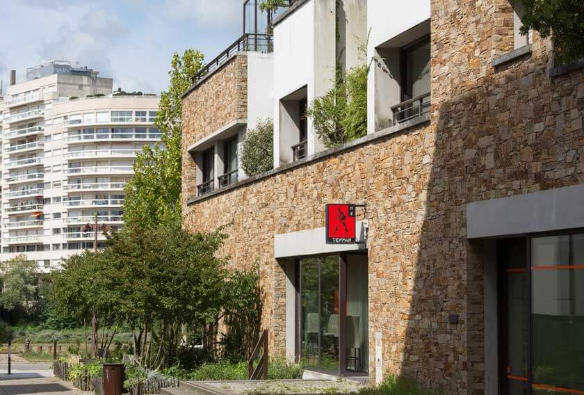 Gneiss de Saint Yrieix pour un bâtiment singulier sur l’Île de Nantes