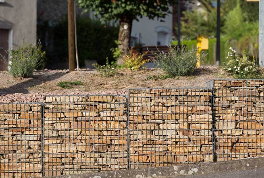 Gabions en Gneiss de Saint-Yrieix pour un projet d’aménagement paysager public près de Limoges