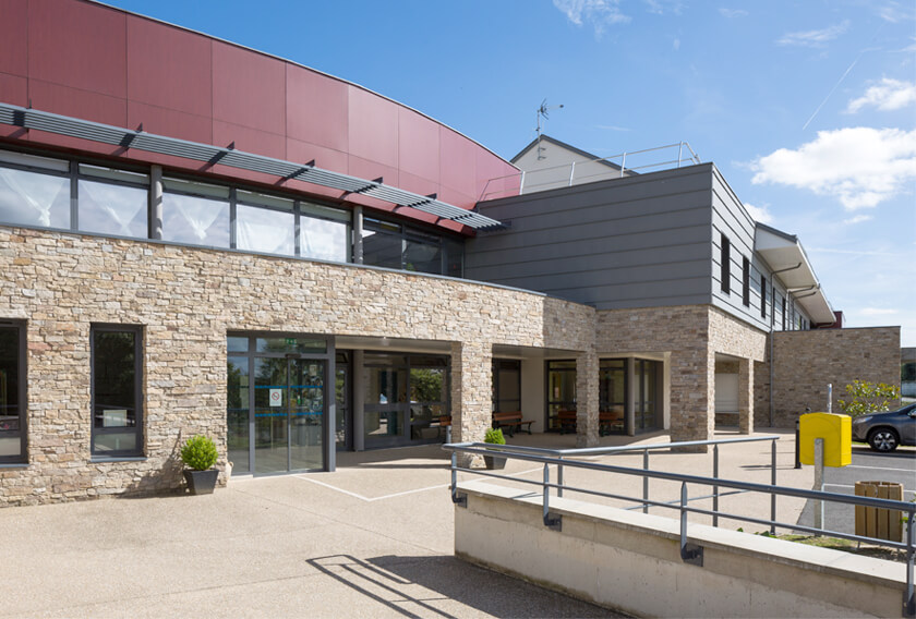 STONEPANEL® Sylvestre sur la façade de l’EHPAD de Saint-Étienne-de-Fursac