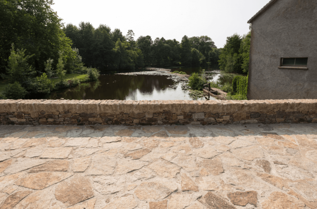 Granit Beige CUPA STONE pour la rénovation du Pont Boisseau