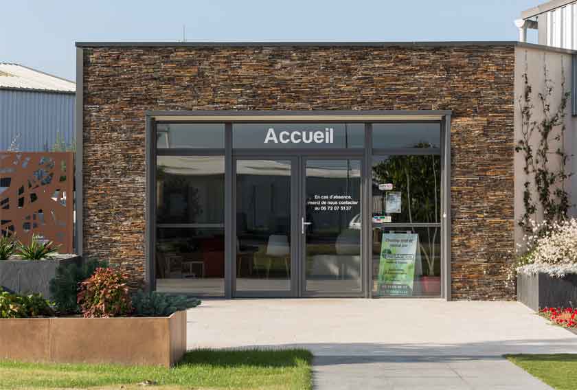 Stonepanel Multicolor Lames Fines sur la façade des bureaux