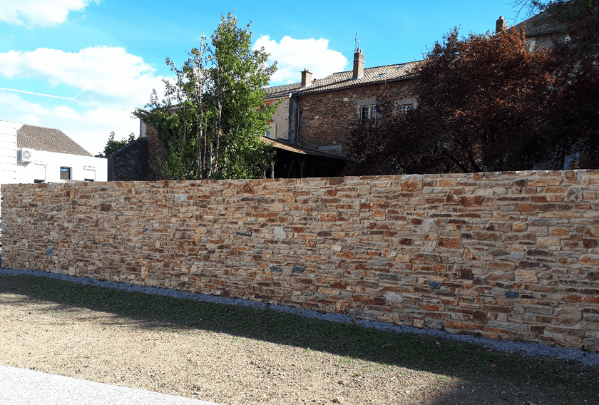 Mur en Gneiss de Saint-Yrieix