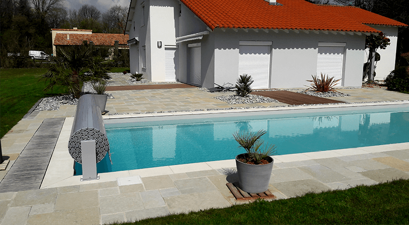 Margelles de piscine en pierre naturelle