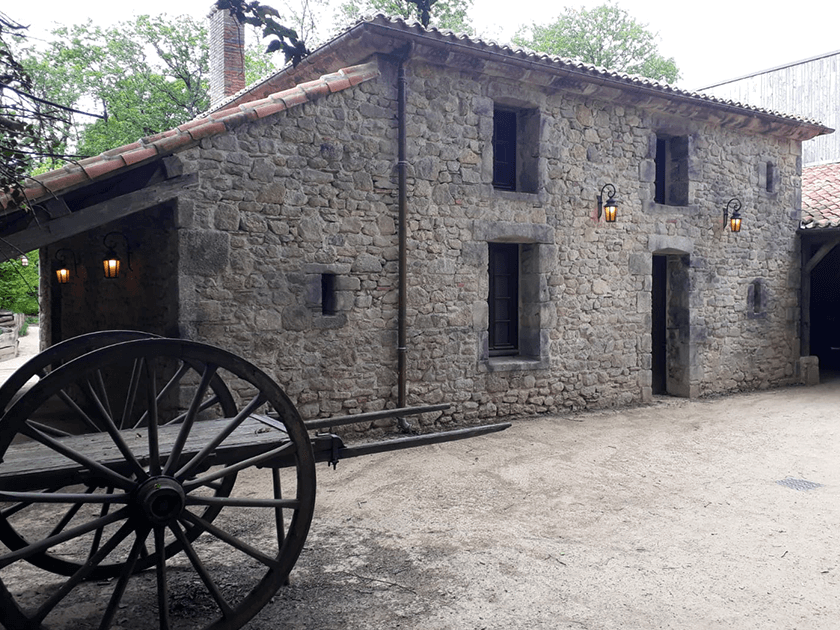 Les corniches du  Mystère de la Pérouse en pierre naturelle CUPA STONE