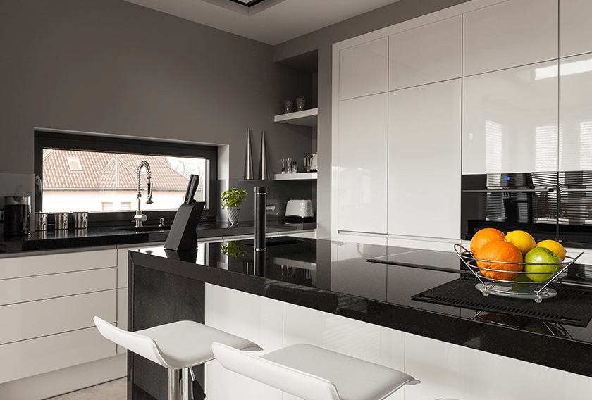 Îlot de cuisine en granit Black Hebenum, parfait pour les tendances déco