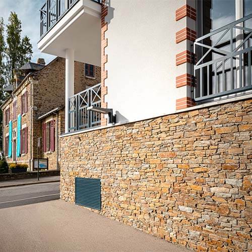 Stonepanel® est le seule panneau certifié en pierre naturelle, plus efficace et sécure, pour installer à l’extérieur.  Ce revetement mural à base de pierres naturelles peut être desormais posé jusqu’à 28 mètres  de hauteur selon le CSTB.