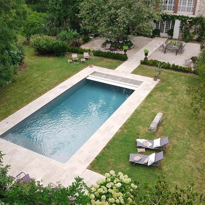 piscine et jardin du chateau montfort
