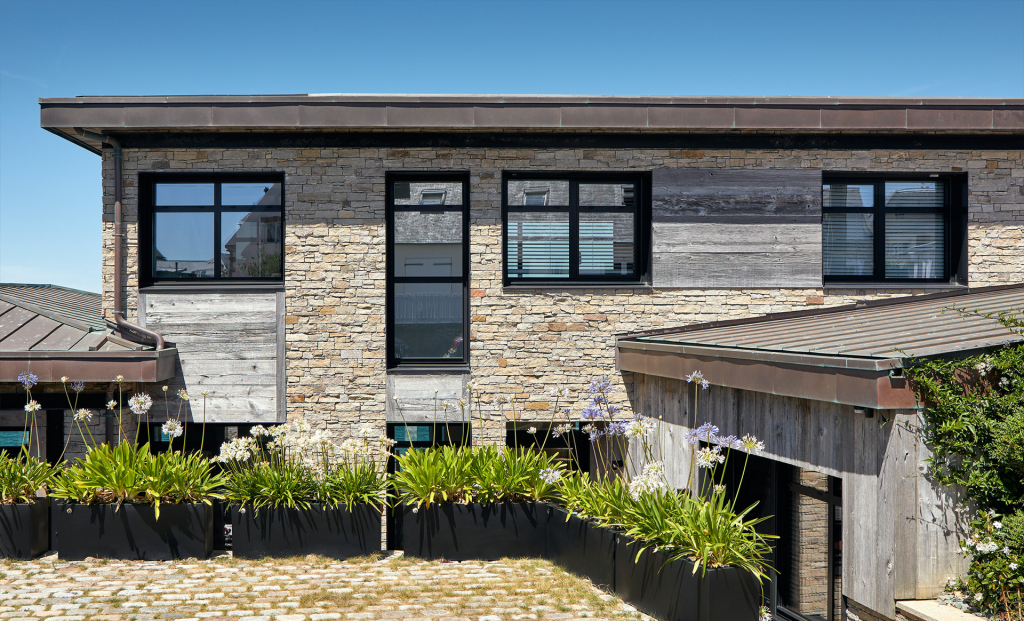 Solutions pour rendre votre maison plus durable: façade en pierre naturell