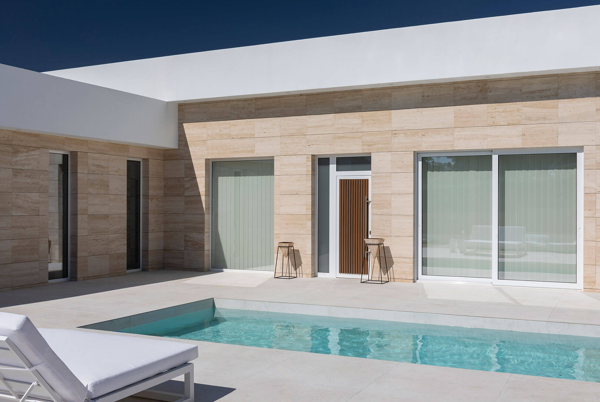 travertin-piscine-façade