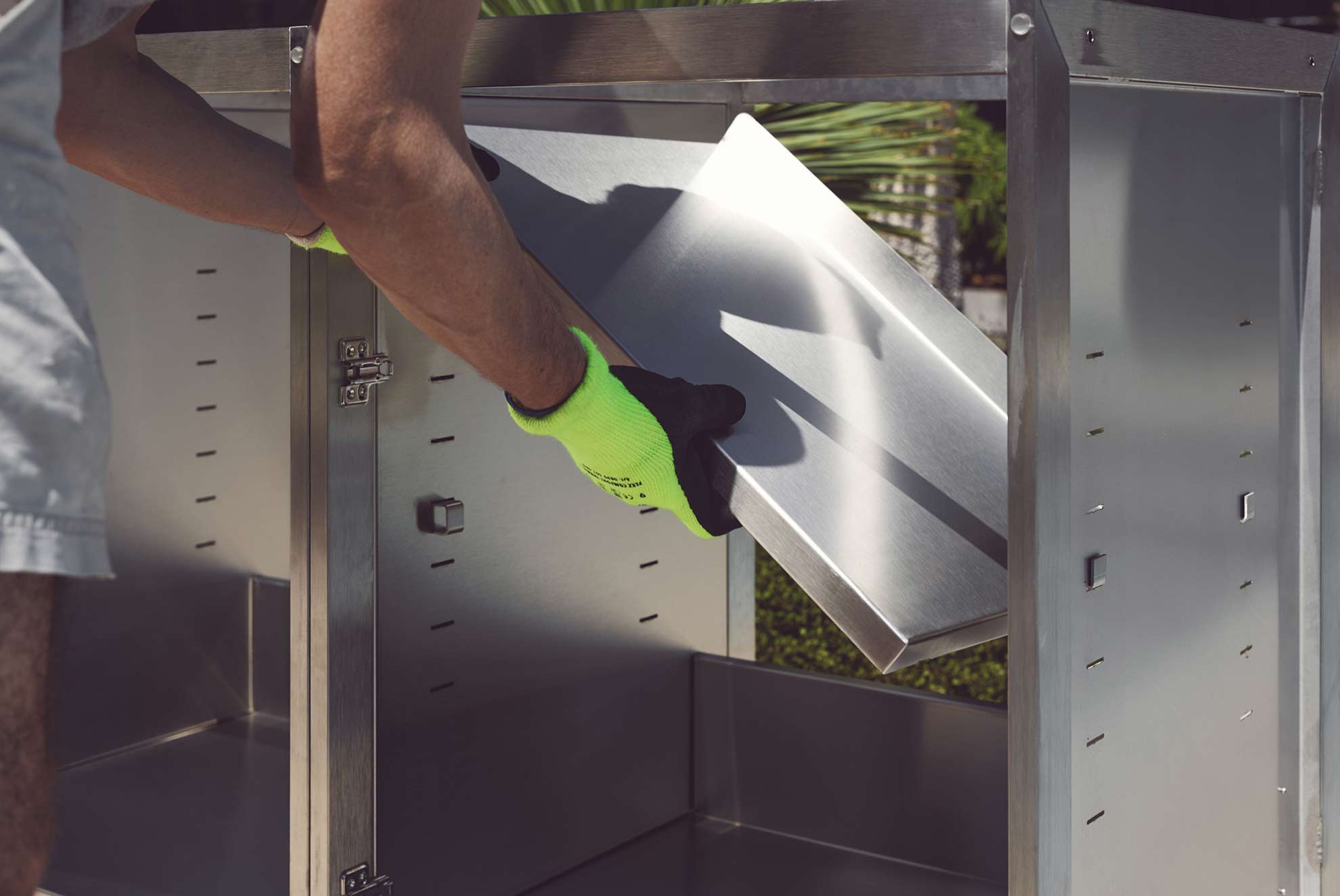 Étapes-d’installation-de-notre-cuisine-d’extérieure-modulaire-habillée-de-Ceratop-3