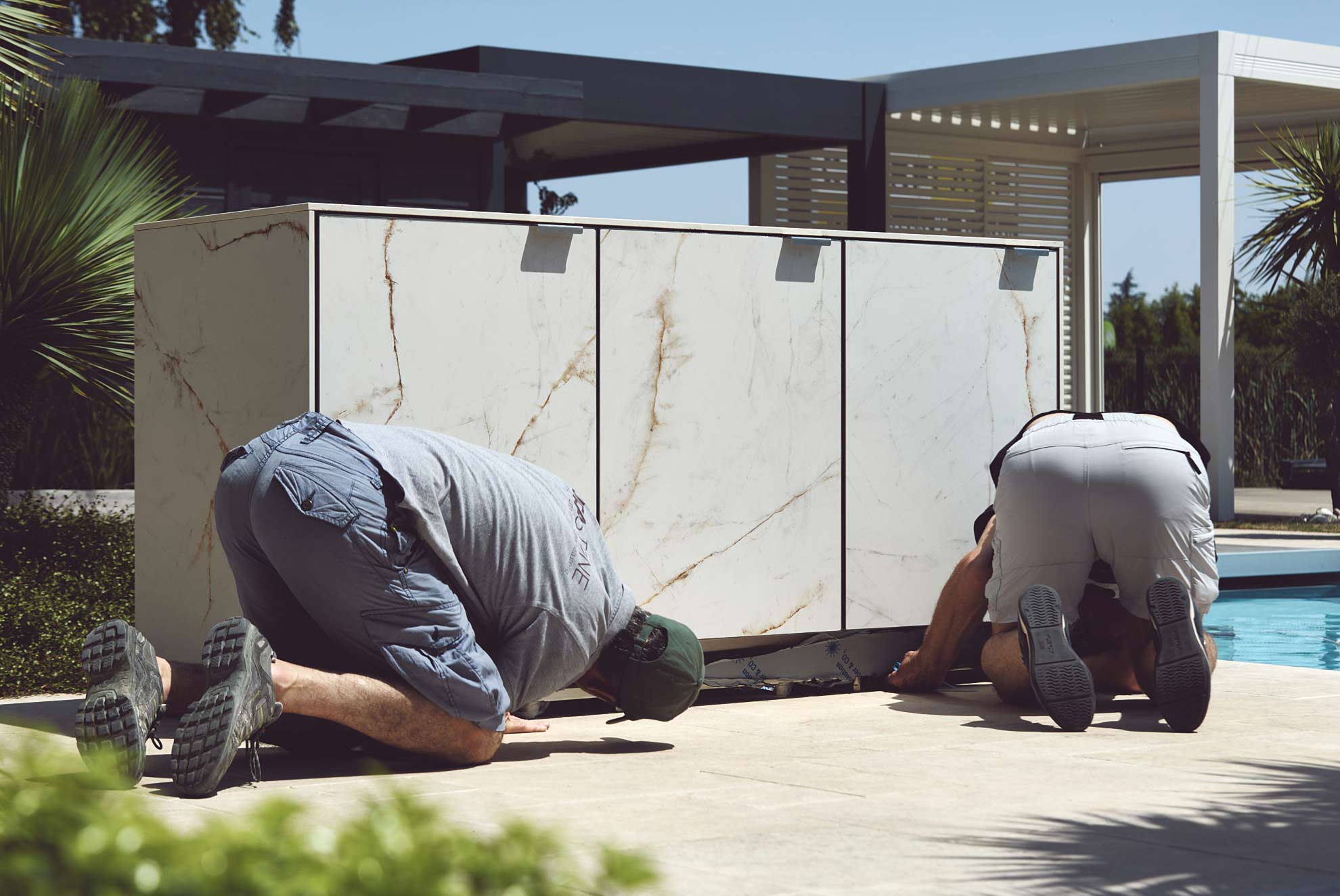 Étapes-d’installation-de-notre-cuisine-d’extérieure-modulaire-habillée-de-Ceratop-6