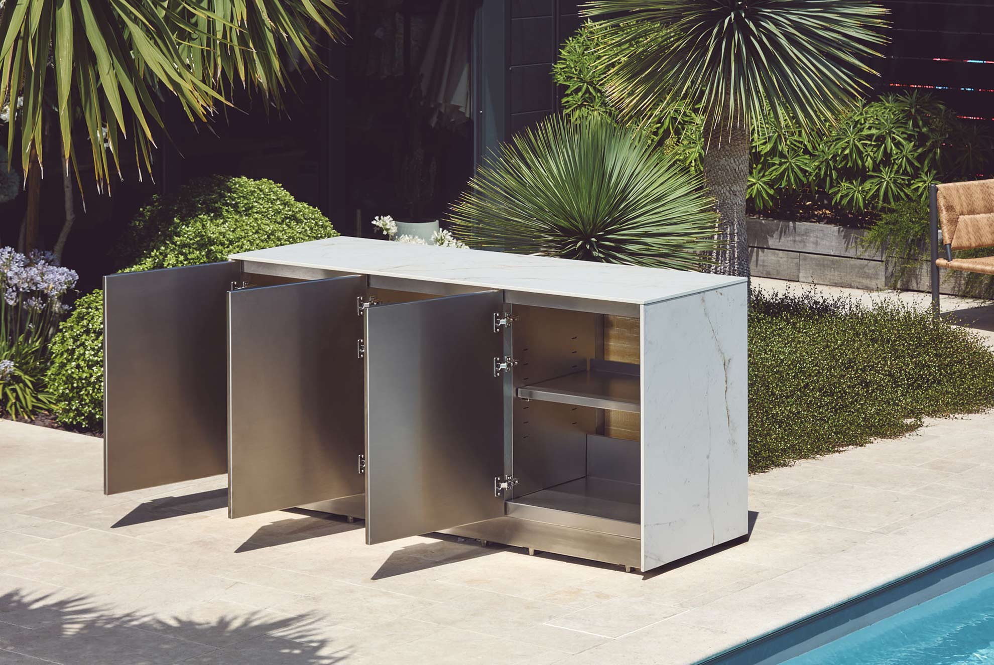 Étapes-d’installation-de-notre-cuisine-d’extérieure-modulaire-habillée-de-Ceratop-7